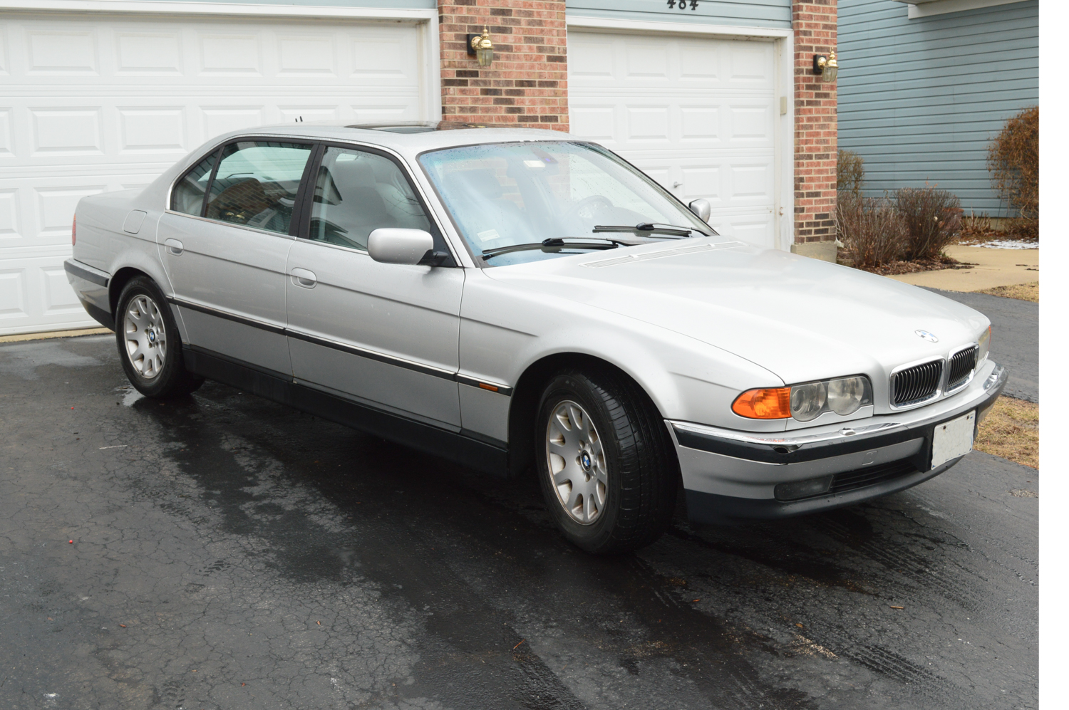 2000 BMW 740iL Luxury Sedan