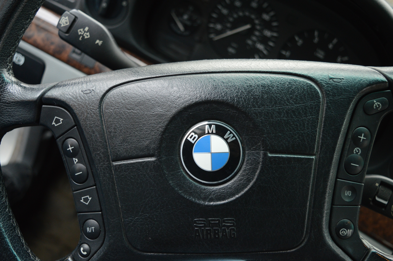 2000 BMW 740iL Luxury Sedan