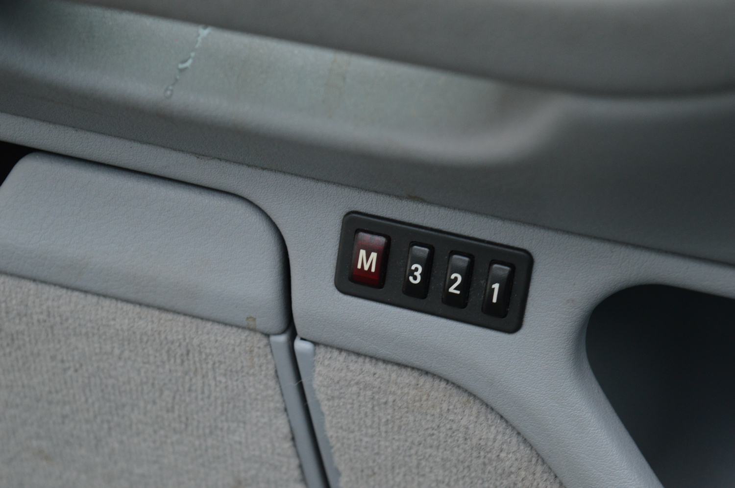 2000 BMW 740iL Luxury Sedan