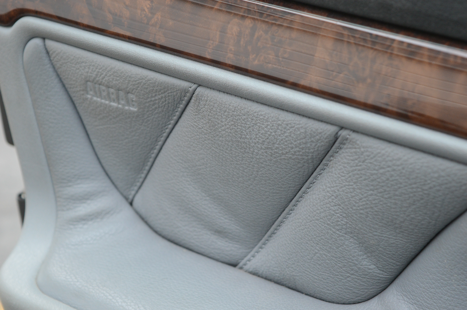 2000 BMW 740iL Luxury Sedan