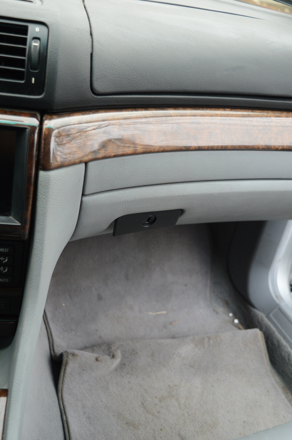 2000 BMW 740iL Luxury Sedan