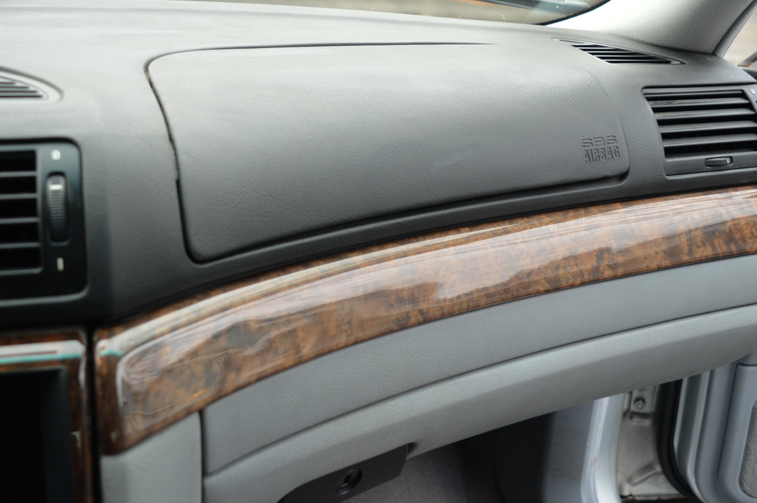 2000 BMW 740iL Luxury Sedan