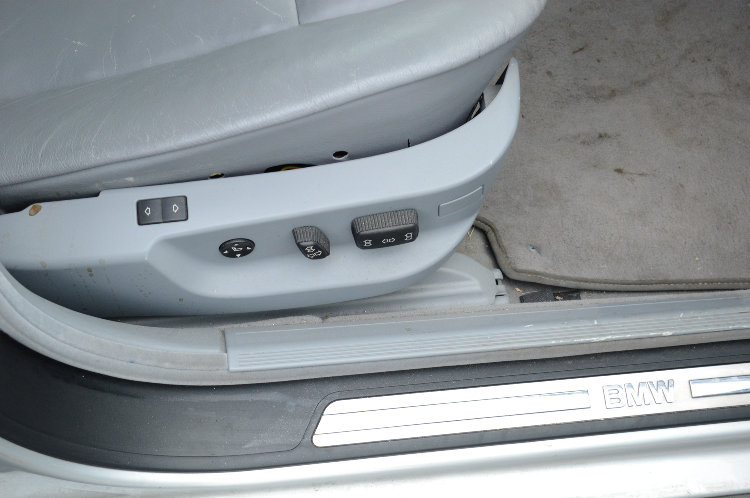 2000 BMW 740iL Luxury Sedan