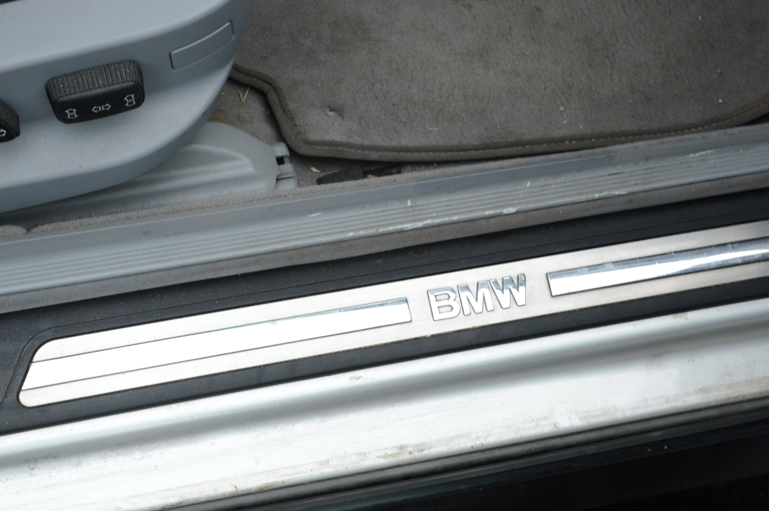 2000 BMW 740iL Luxury Sedan