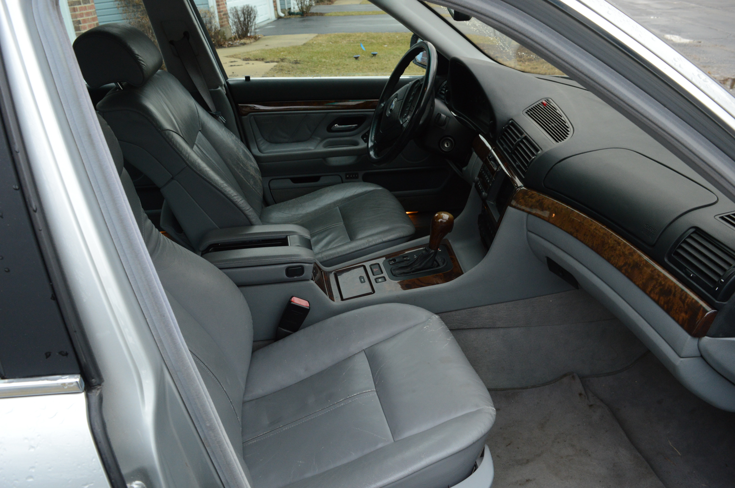 2000 BMW 740iL Luxury Sedan