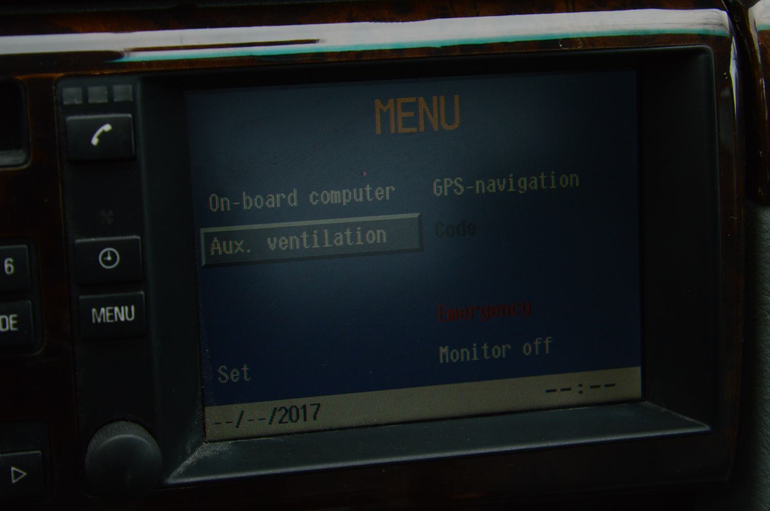 2000 BMW 740iL Luxury Sedan