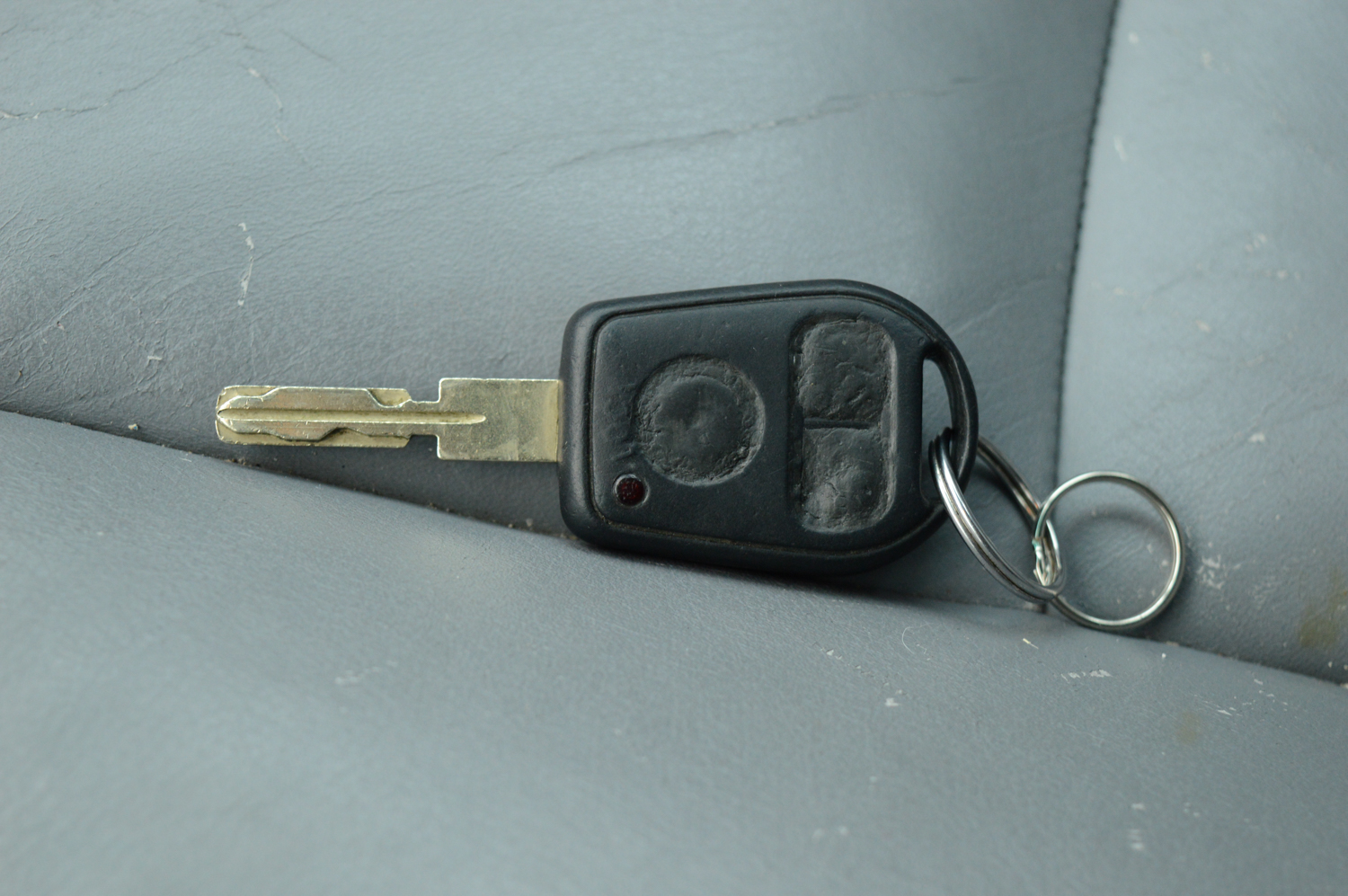 2000 BMW 740iL Luxury Sedan