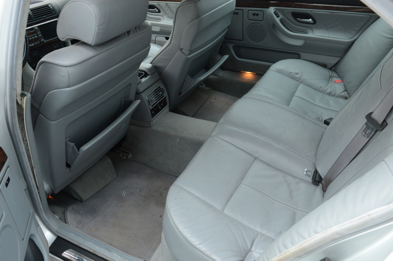 2000 BMW 740iL Luxury Sedan