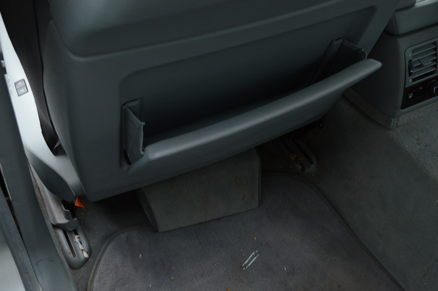 2000 BMW 740iL Luxury Sedan