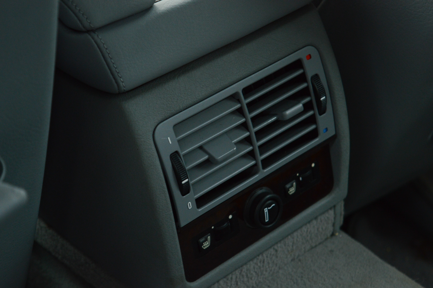 2000 BMW 740iL Luxury Sedan