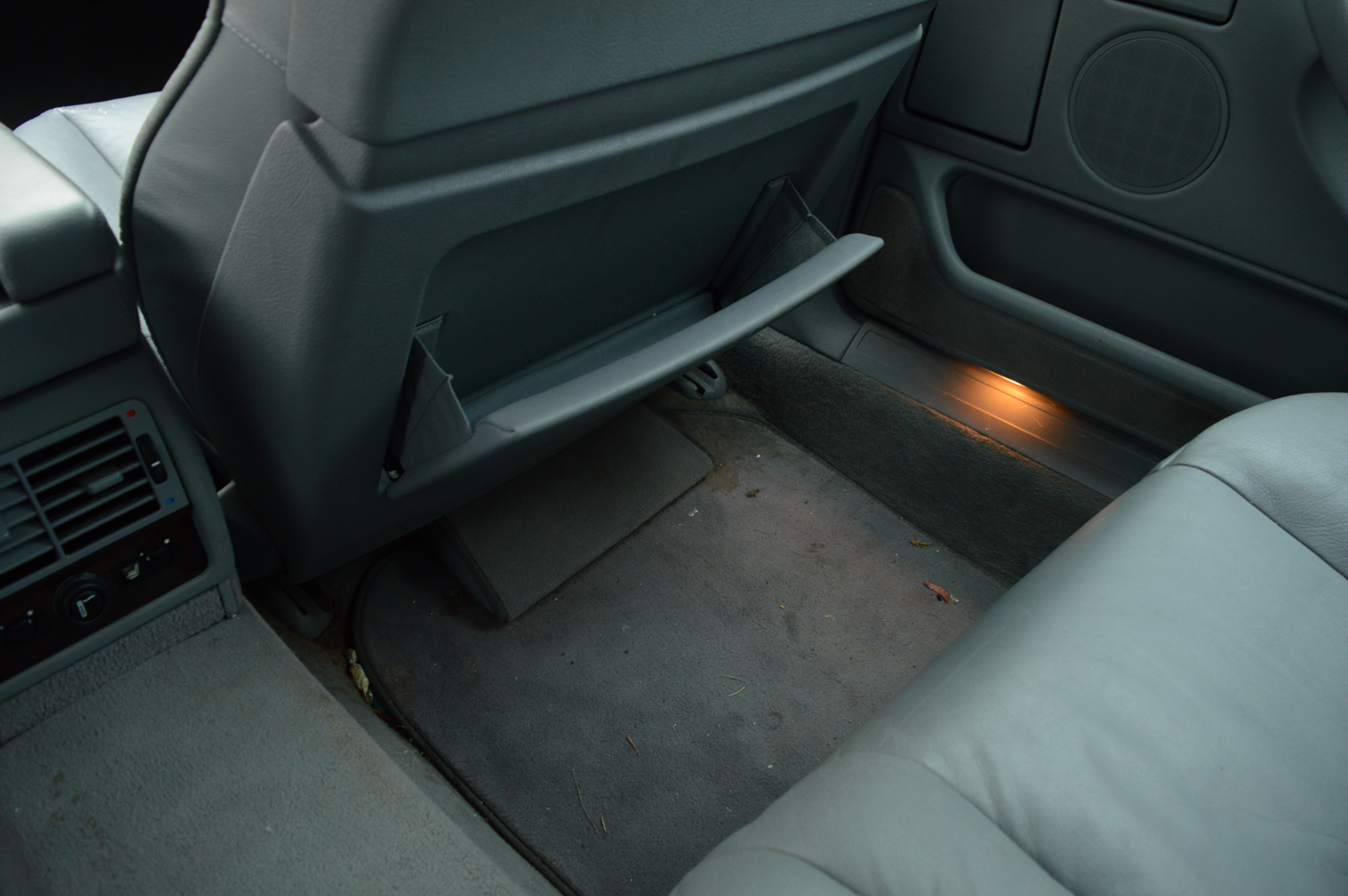 2000 BMW 740iL Luxury Sedan