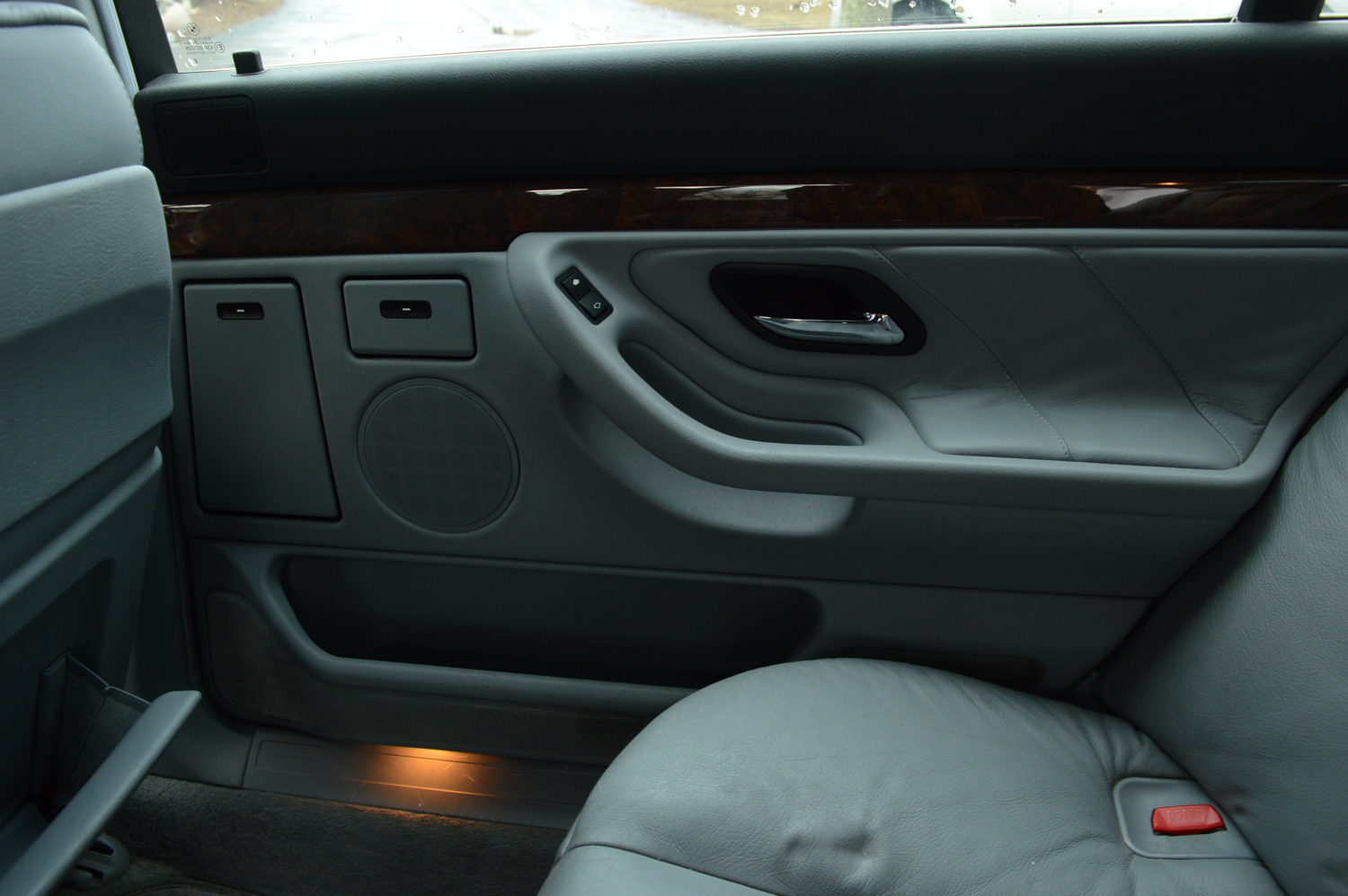 2000 BMW 740iL Luxury Sedan