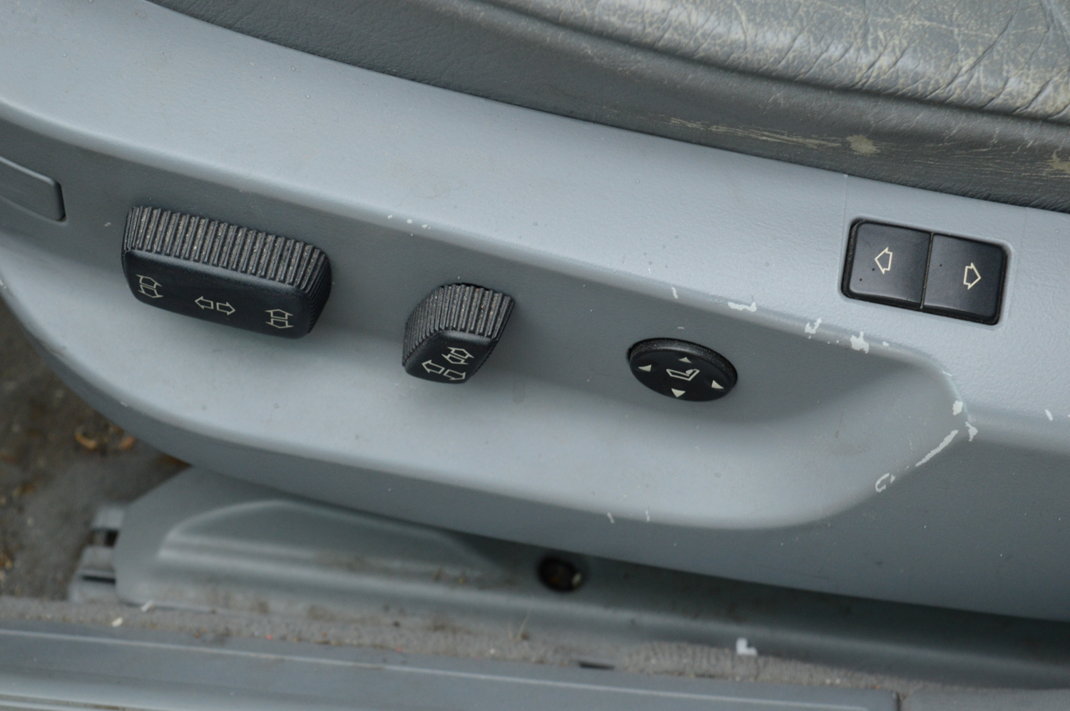 2000 BMW 740iL Luxury Sedan