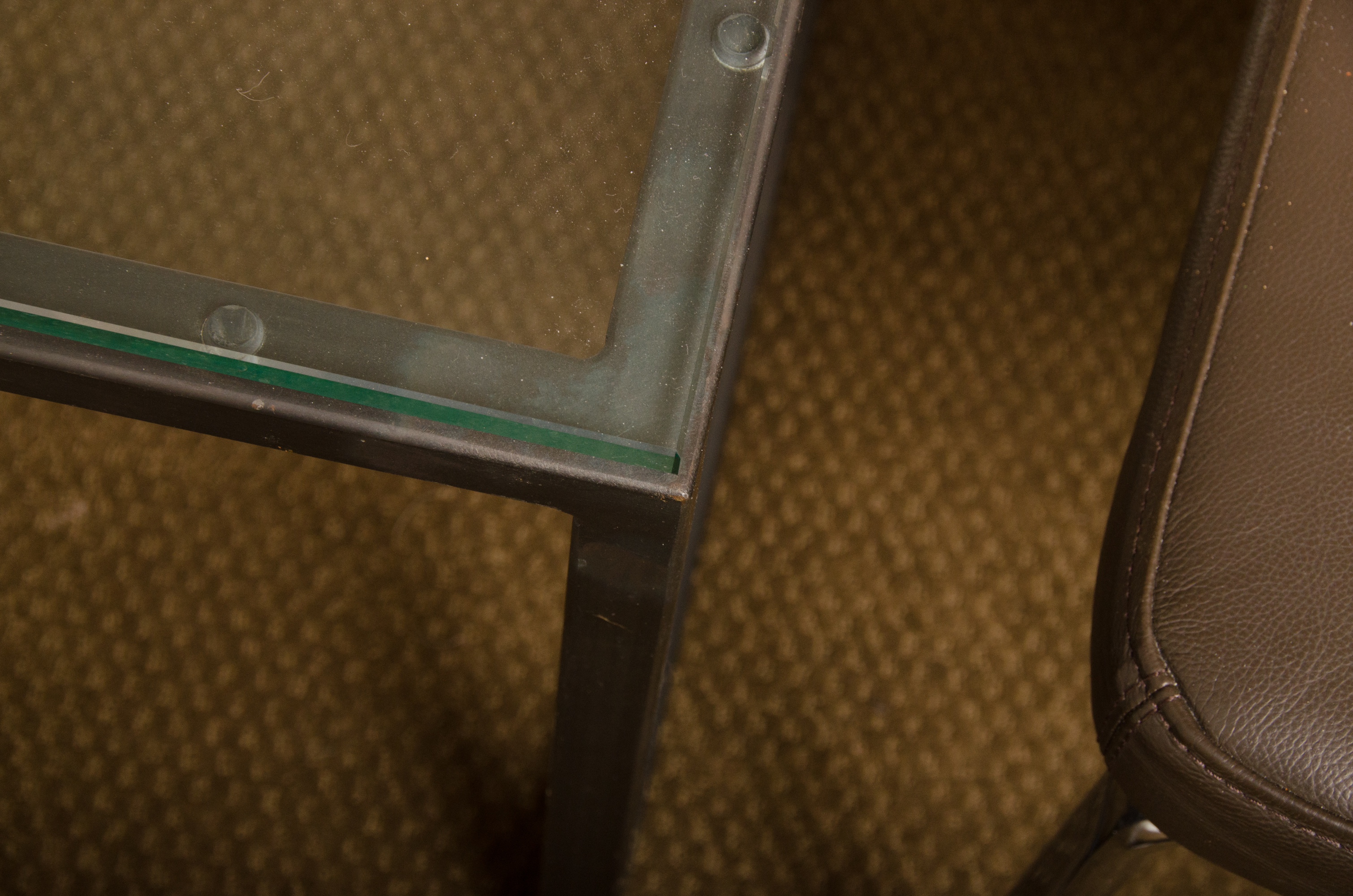 Modern Style High Back Chair with Side Table