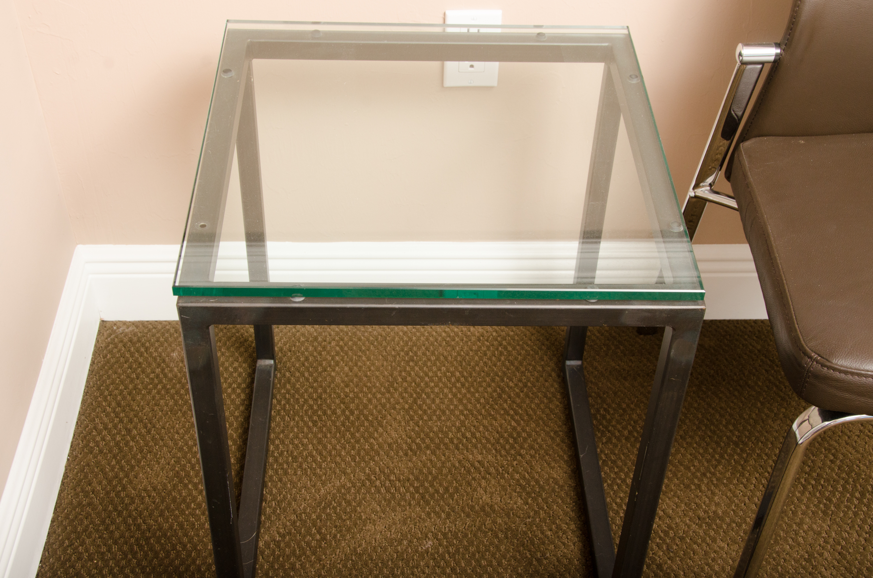 Modern Style High Back Chair with Side Table