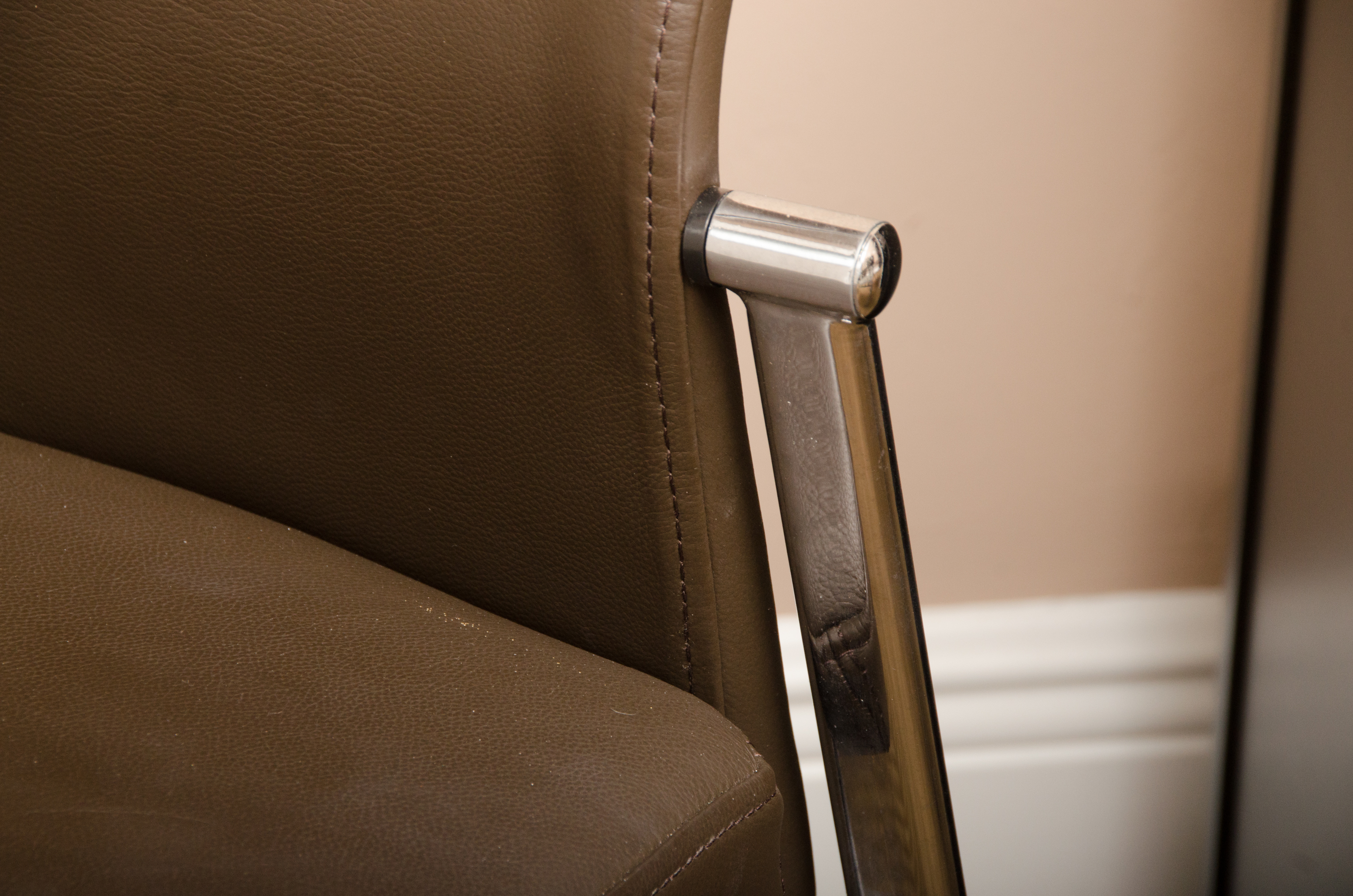 Modern Style High Back Chair with Side Table