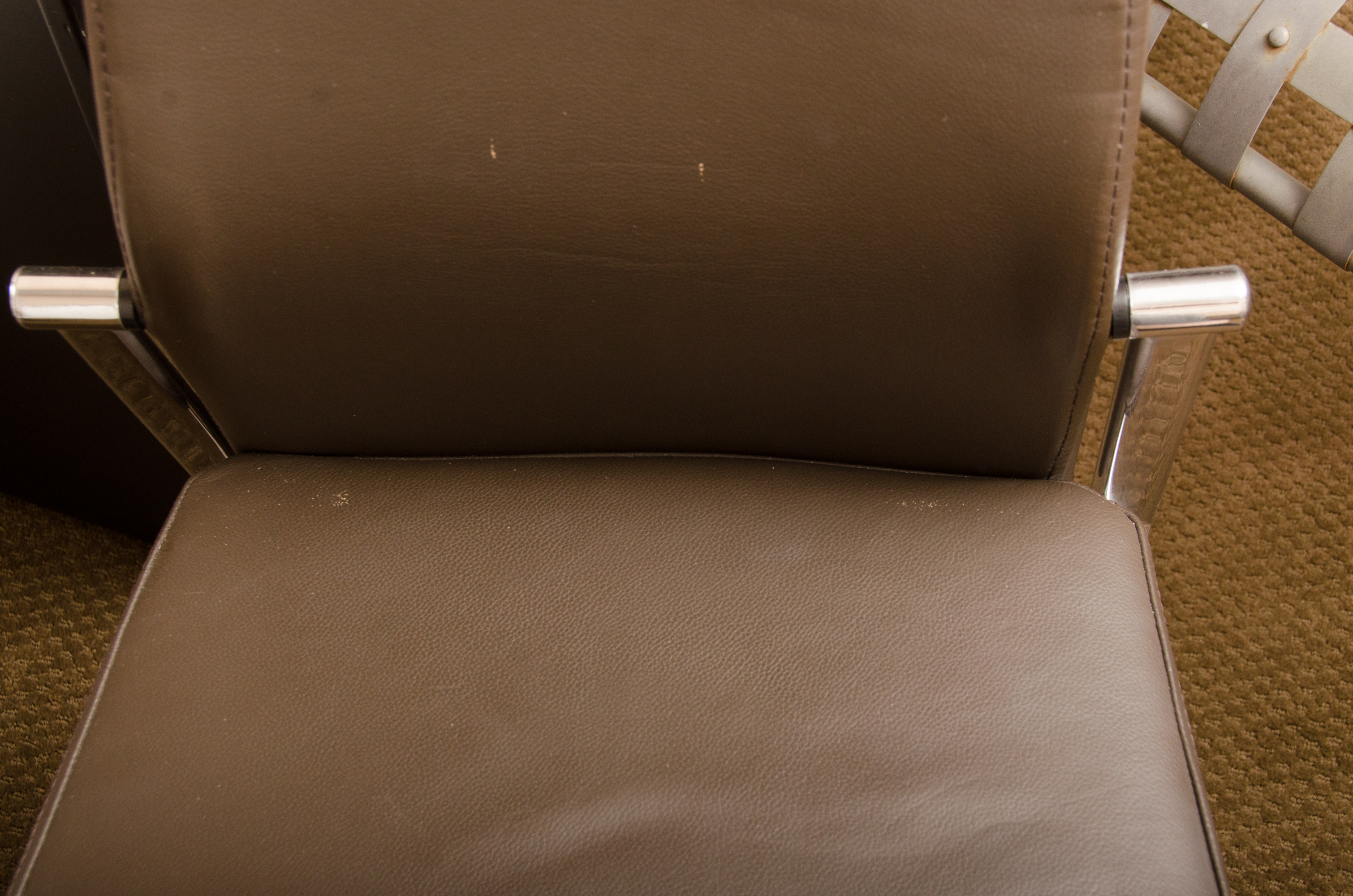 Modern Style High Back Chair with Side Table