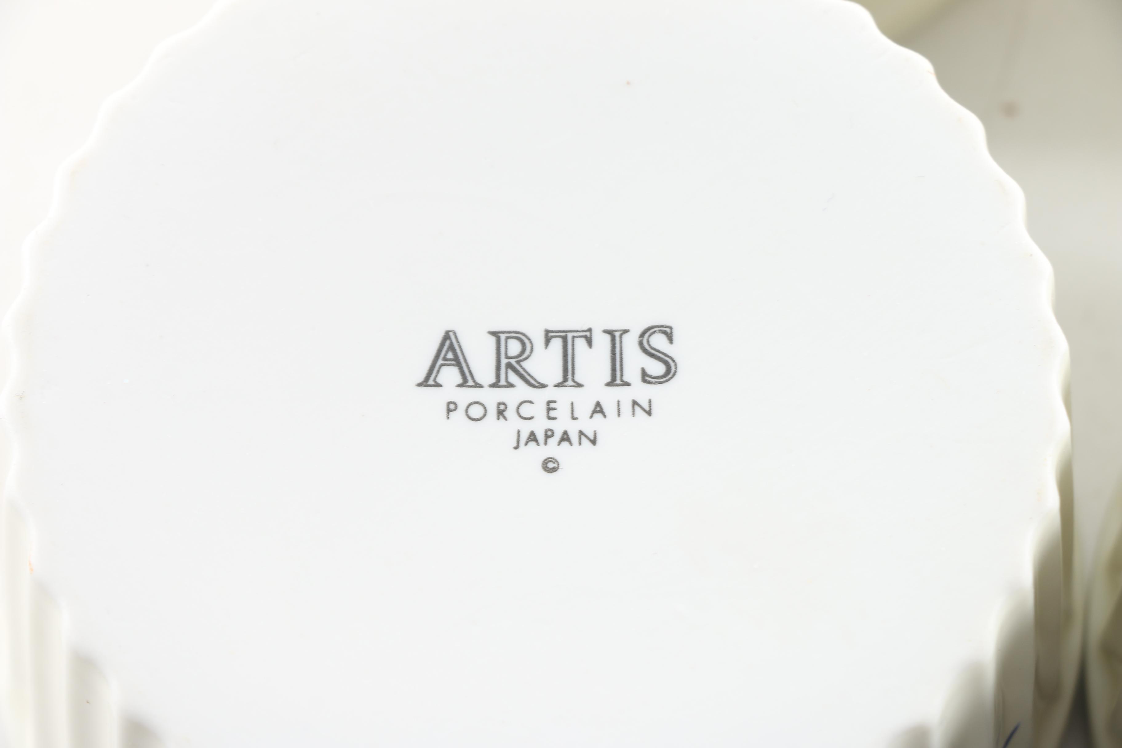 Marsh Industries Duck Baker and Artis Porcelain Ramekins