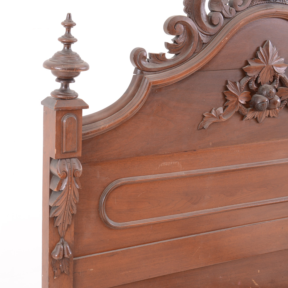 Antique Victorian Full-Size Walnut Bed