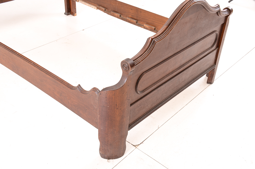 Antique Victorian Full-Size Walnut Bed
