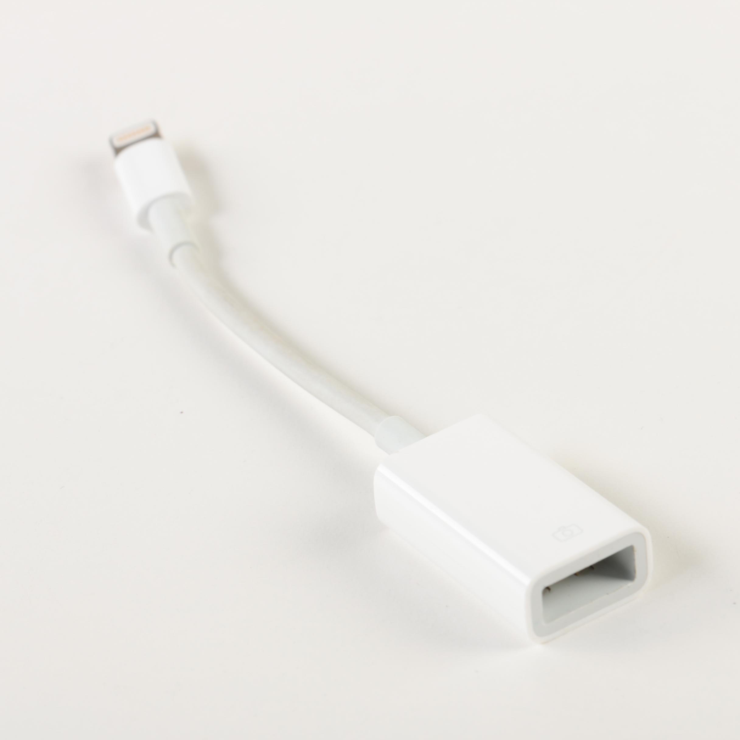 16GB Sixth Generation Apple iPod Touch with Lightning to USB Camera Adapter