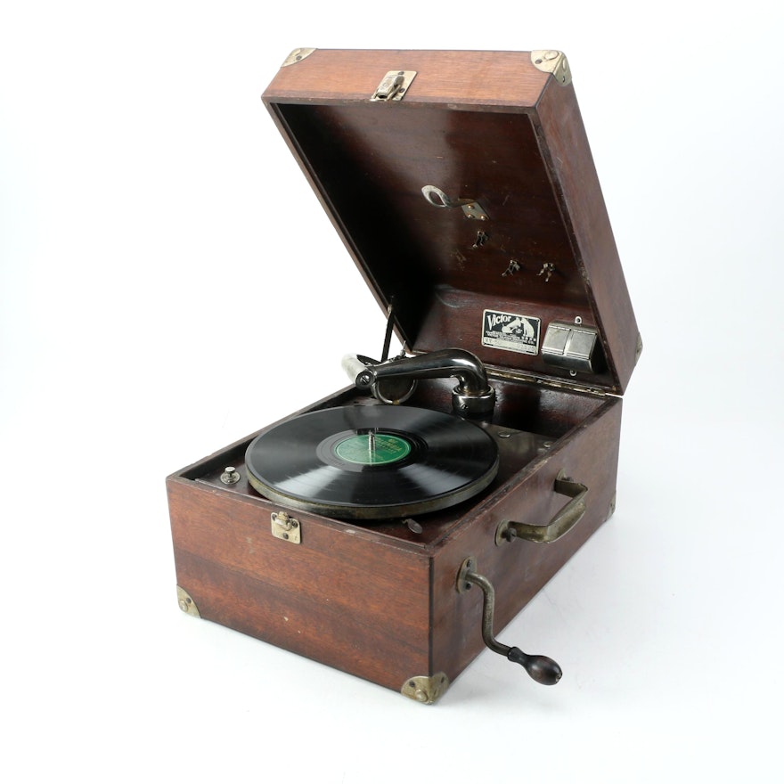 Vintage Victor VV-50 Portable Phonograph
