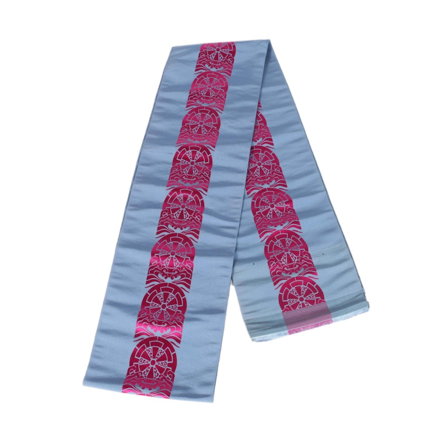 Gray and Pink Water Wheel Design Table Runner