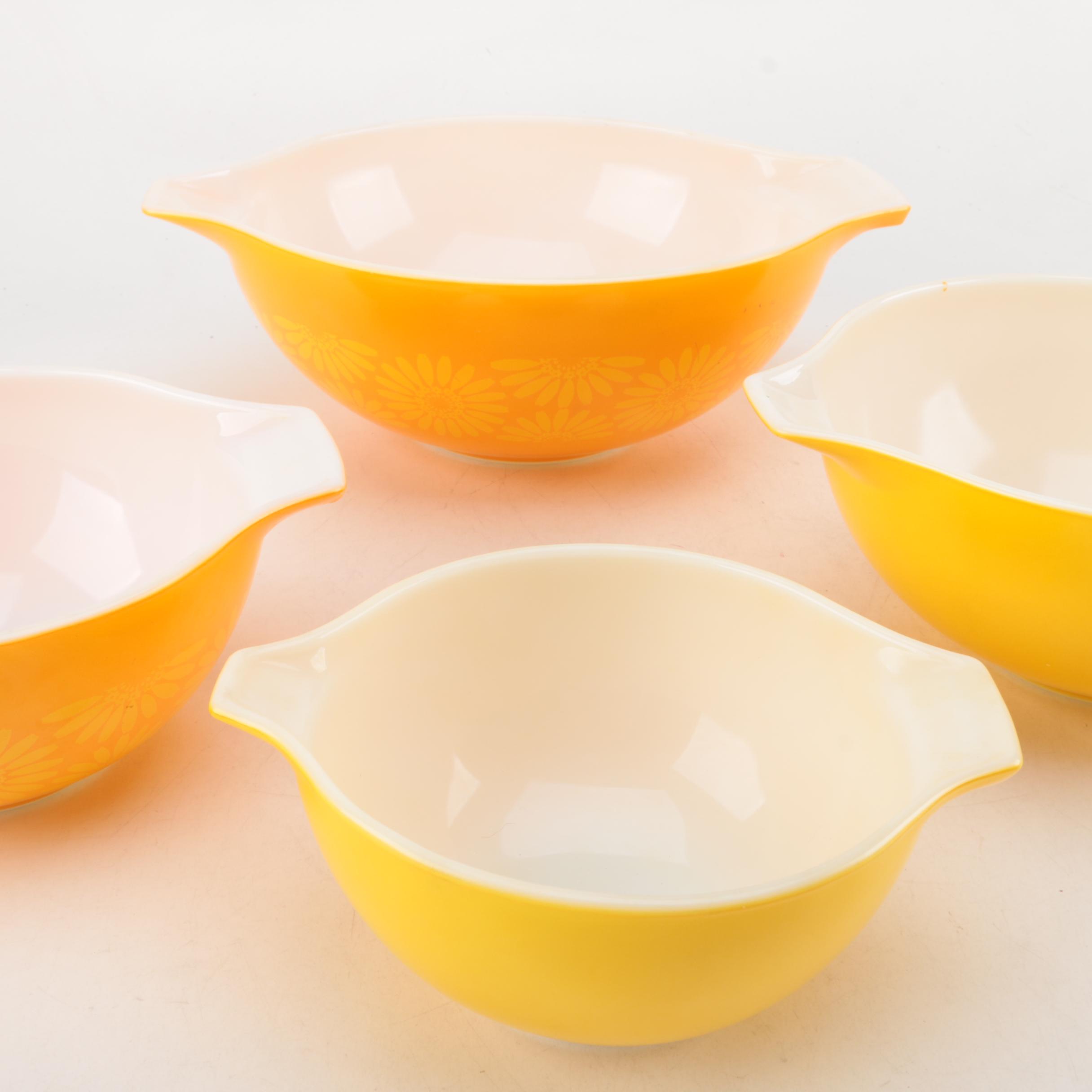 Vintage Pyrex "Daisy" Cinderella Mixing Bowls 1968-73