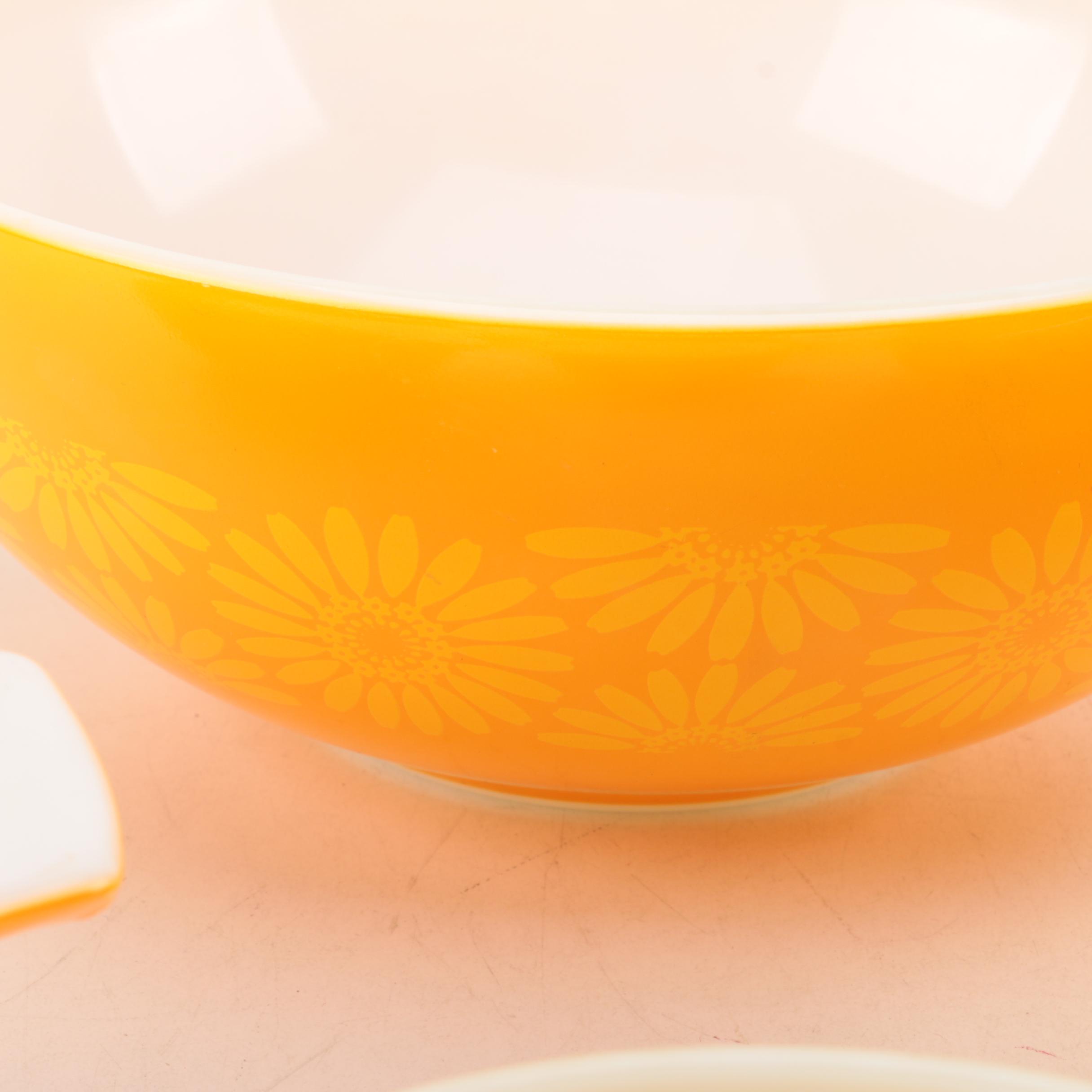 Vintage Pyrex "Daisy" Cinderella Mixing Bowls 1968-73