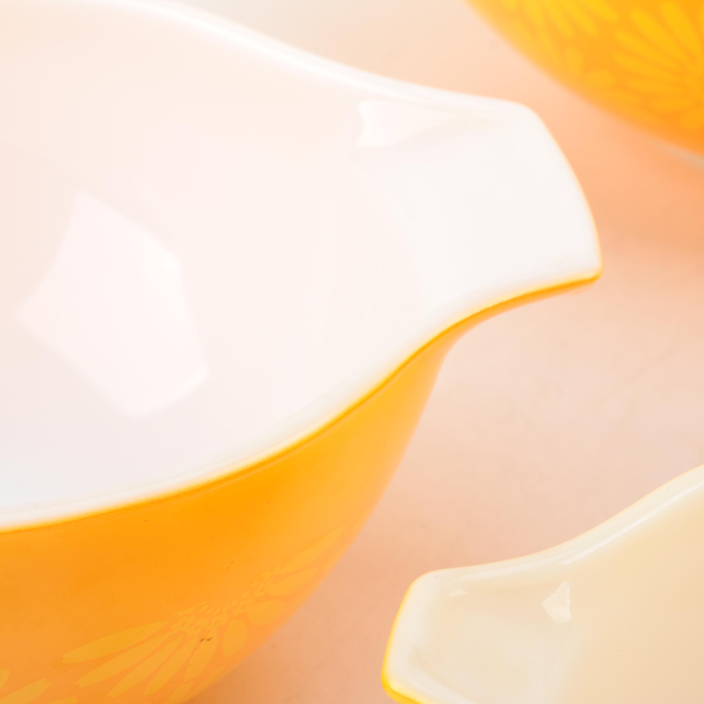 Vintage Pyrex "Daisy" Cinderella Mixing Bowls 1968-73