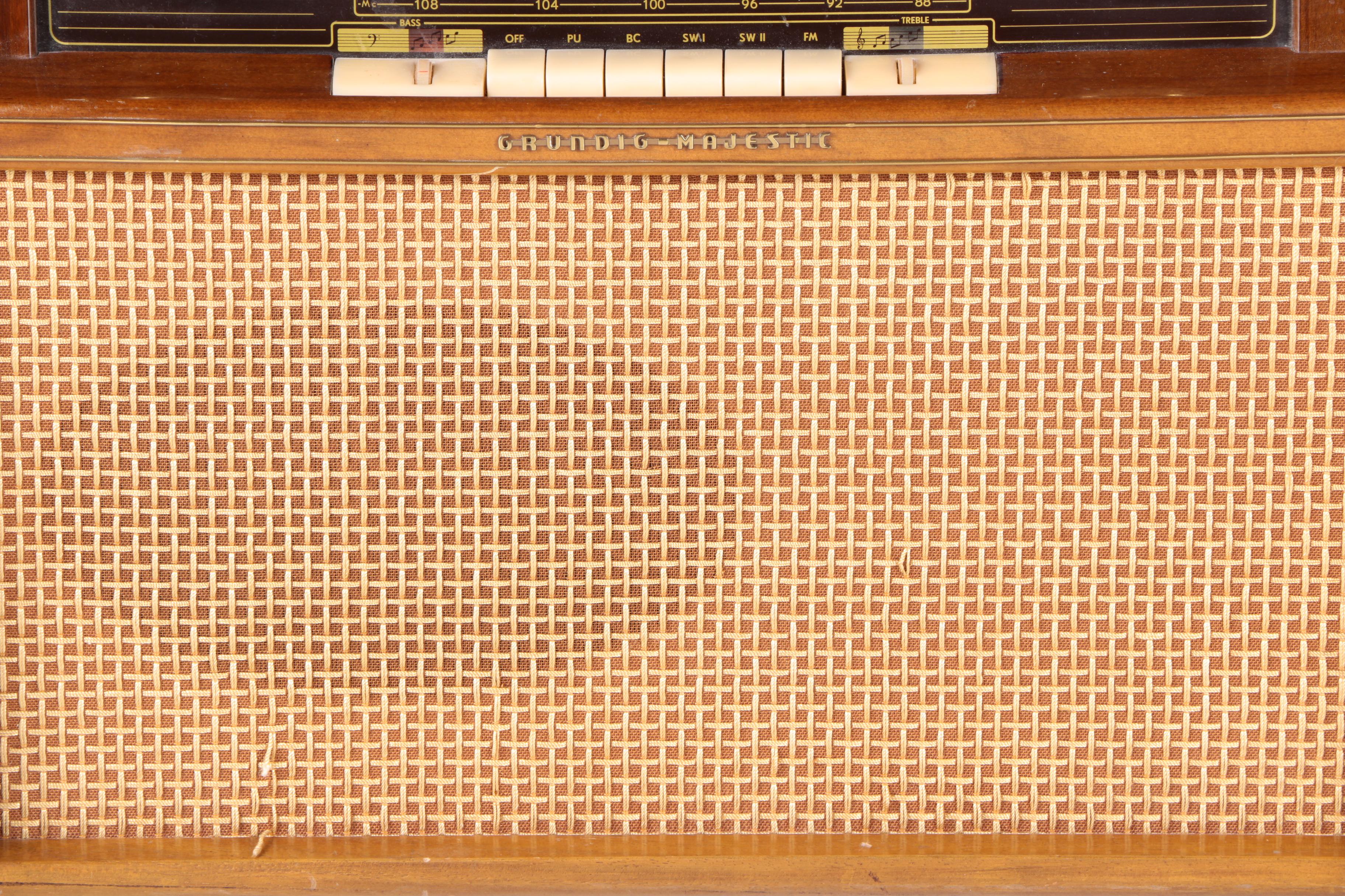 Vintage Grundig-Majestic Musical Instrument 7000 Radio/Phonograph Receiver