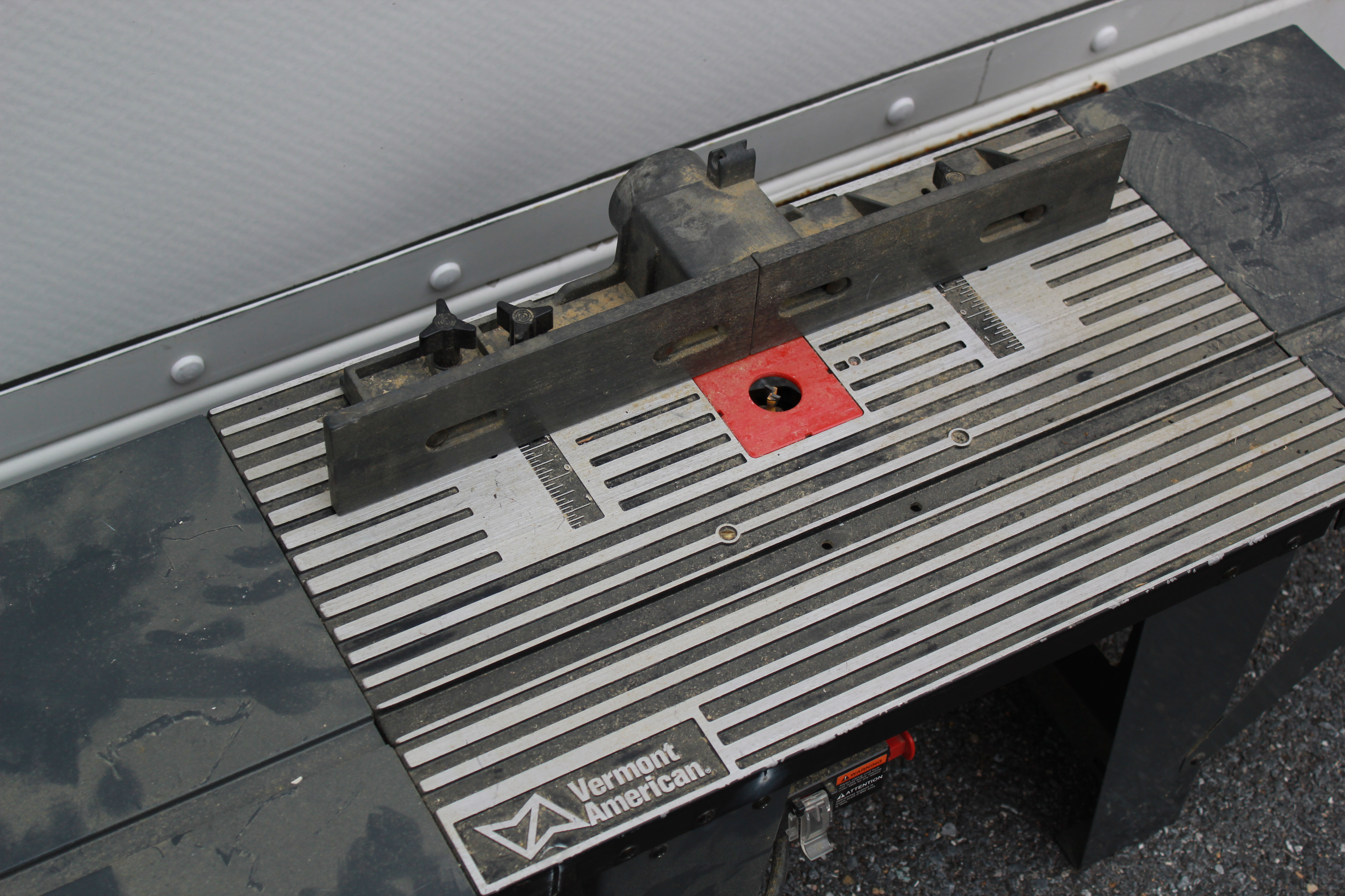 Vermont American Router Table with Skil 1823 Plunge Router