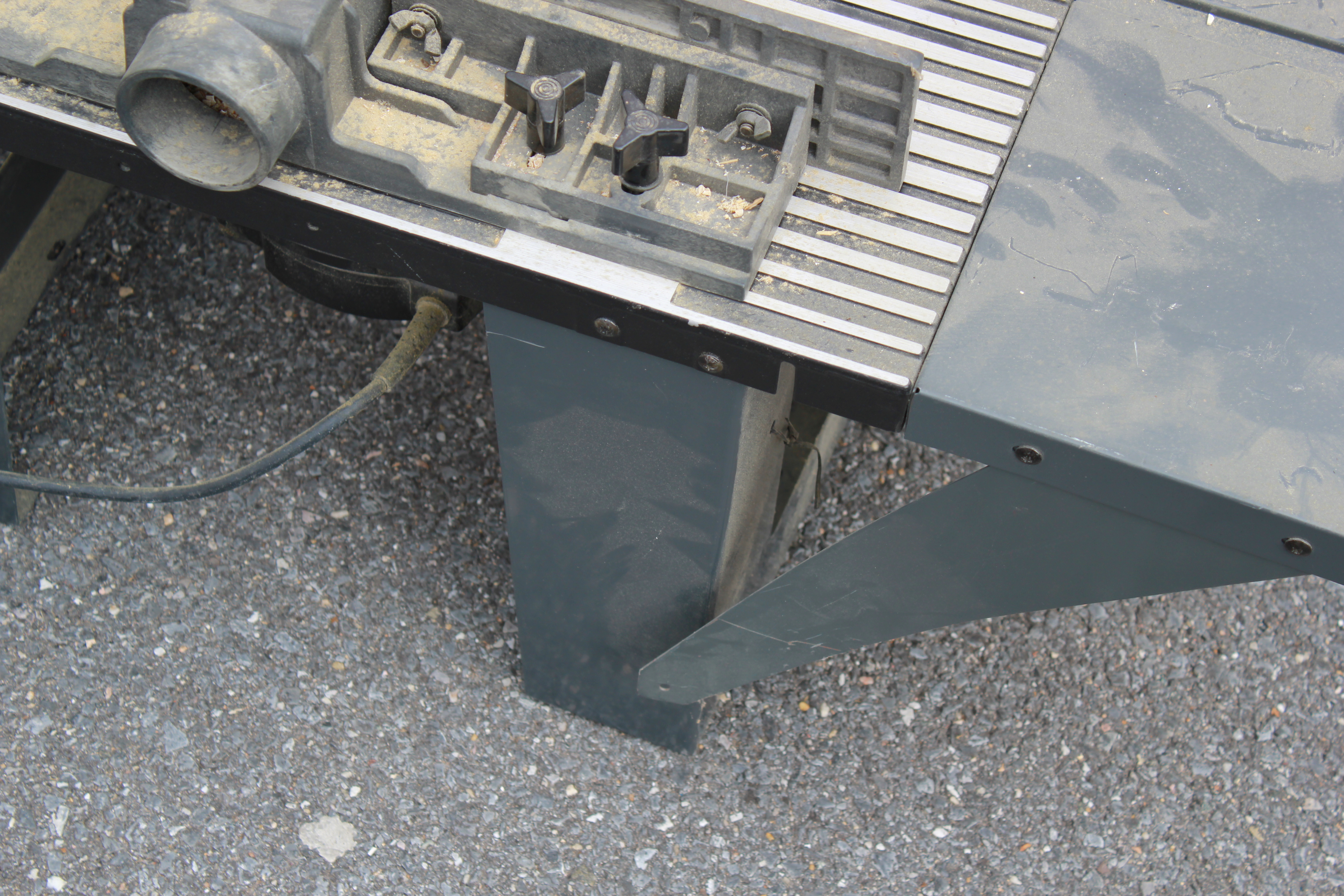 Vermont American Router Table with Skil 1823 Plunge Router