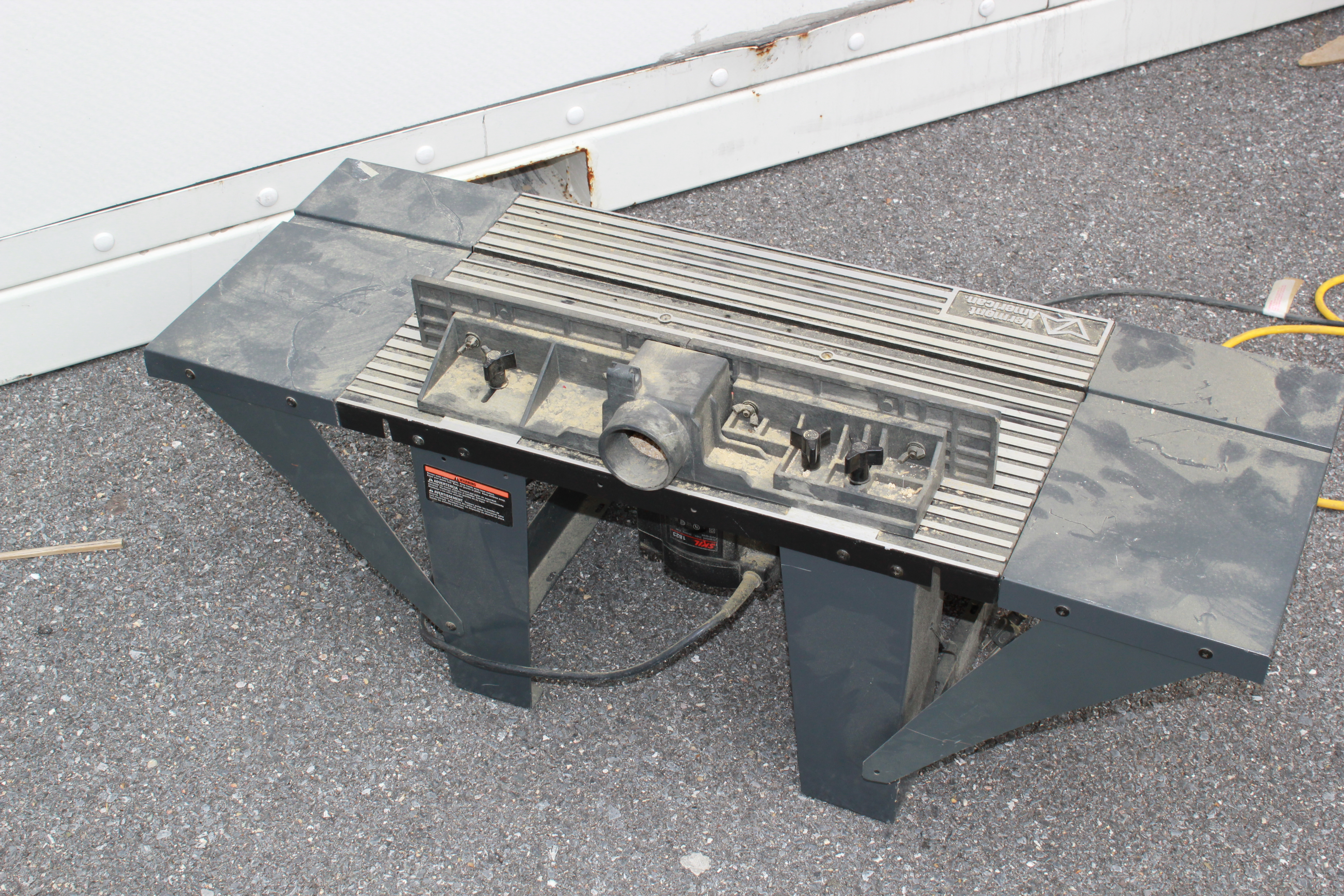 Vermont American Router Table with Skil 1823 Plunge Router