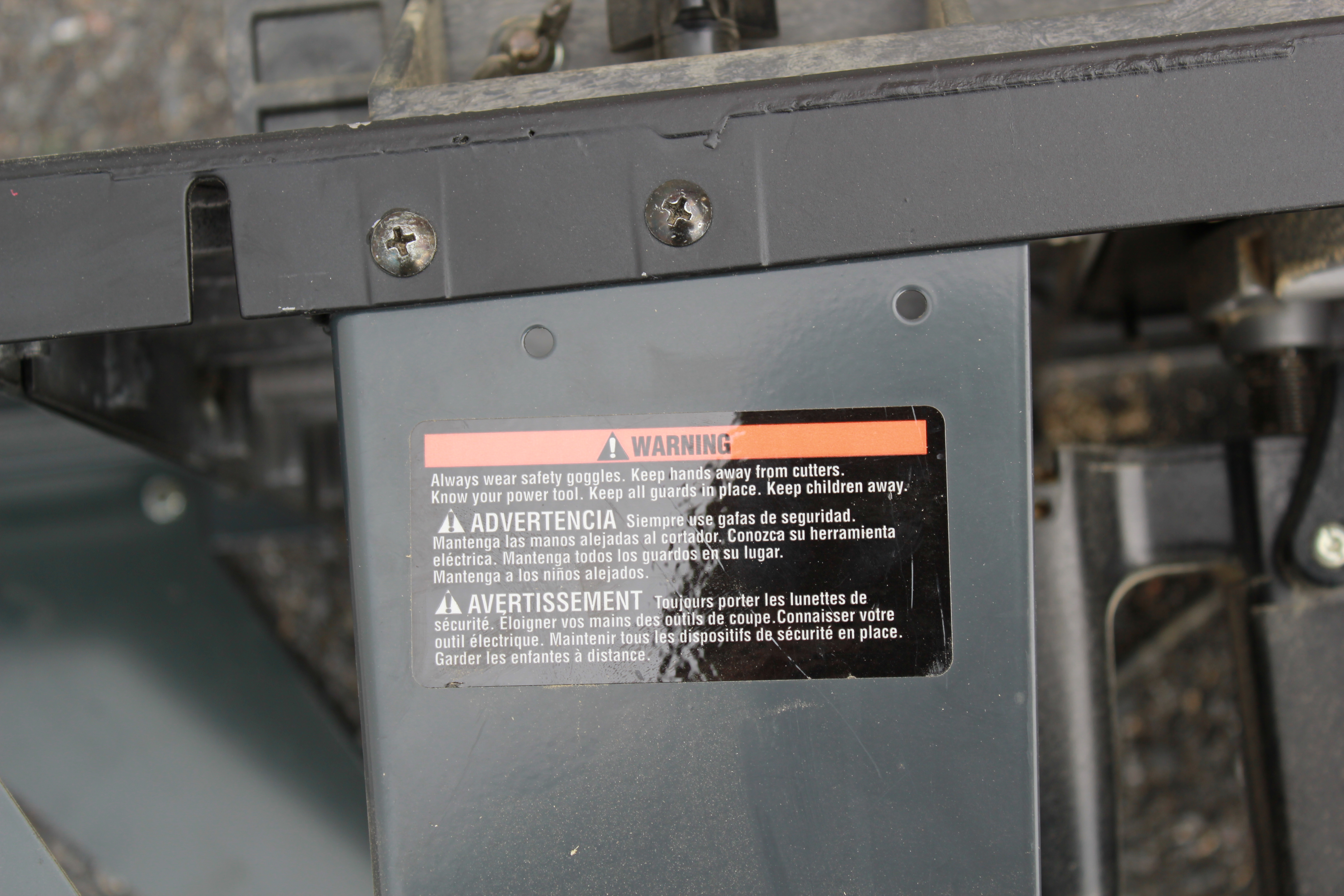 Vermont American Router Table with Skil 1823 Plunge Router