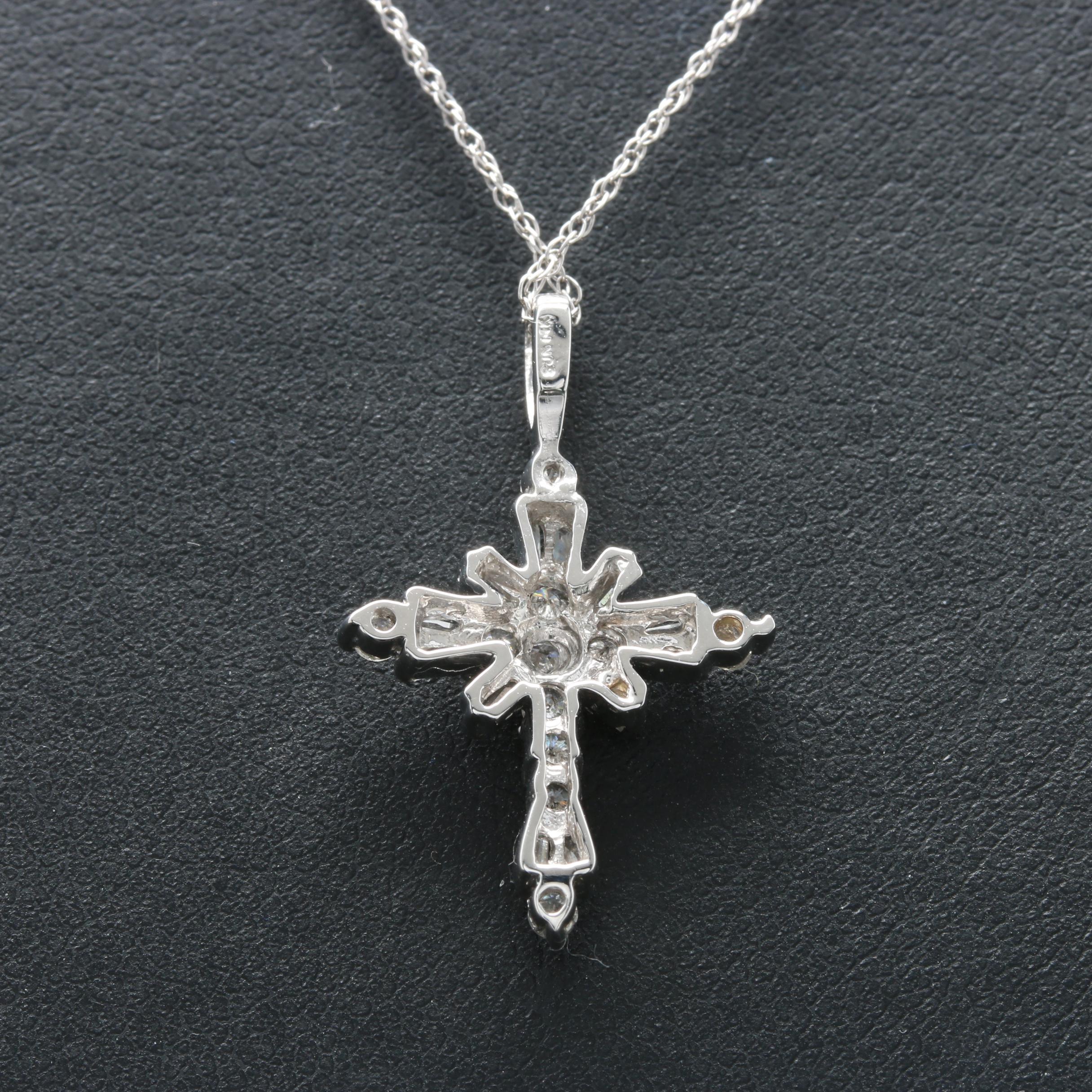 14K White Gold Diamond Pendant Necklace