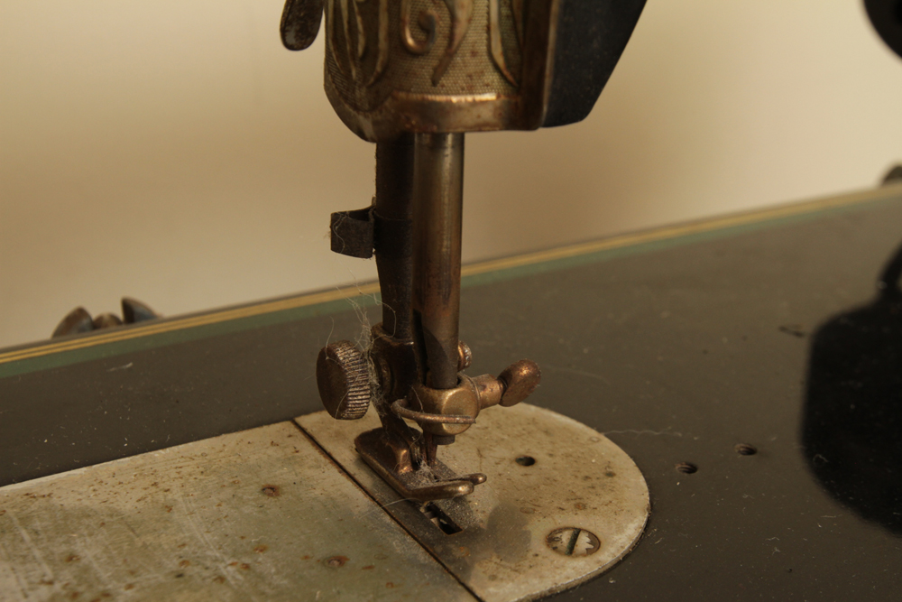 Vintage Elite De Luxe Sewing Machine and Cabinet