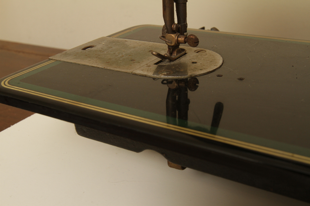 Vintage Elite De Luxe Sewing Machine and Cabinet