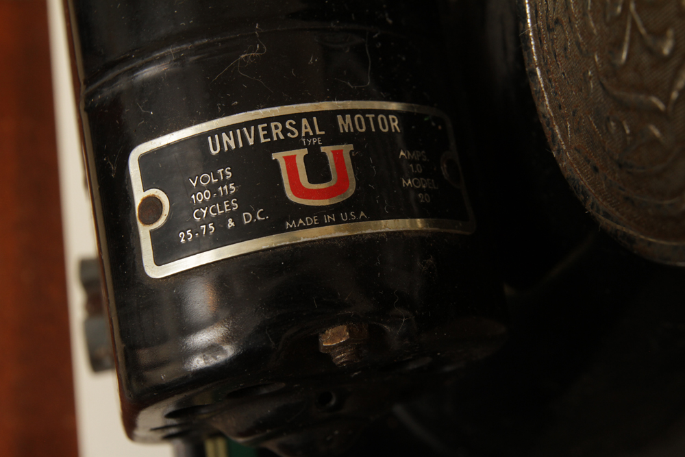 Vintage Elite De Luxe Sewing Machine and Cabinet