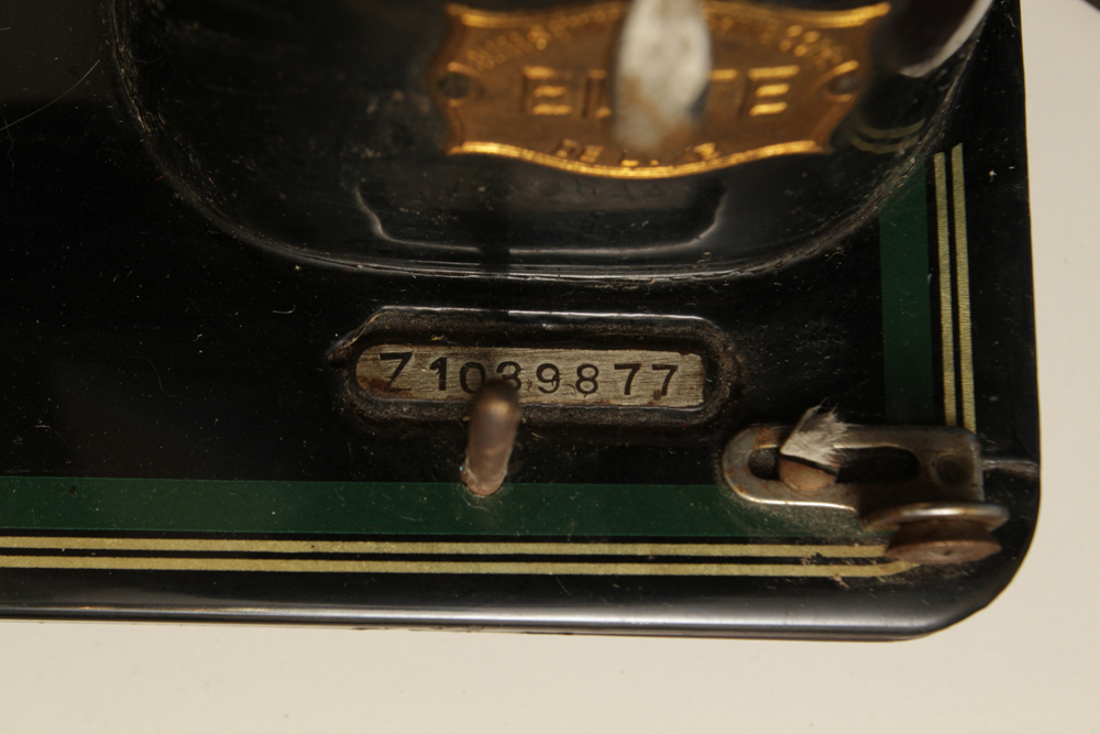 Vintage Elite De Luxe Sewing Machine and Cabinet