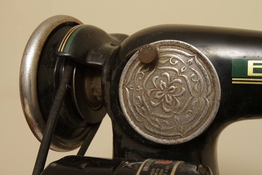 Vintage Elite De Luxe Sewing Machine and Cabinet