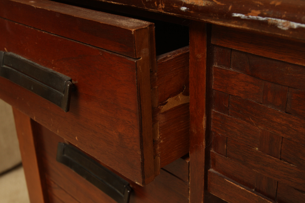 Vintage Elite De Luxe Sewing Machine and Cabinet