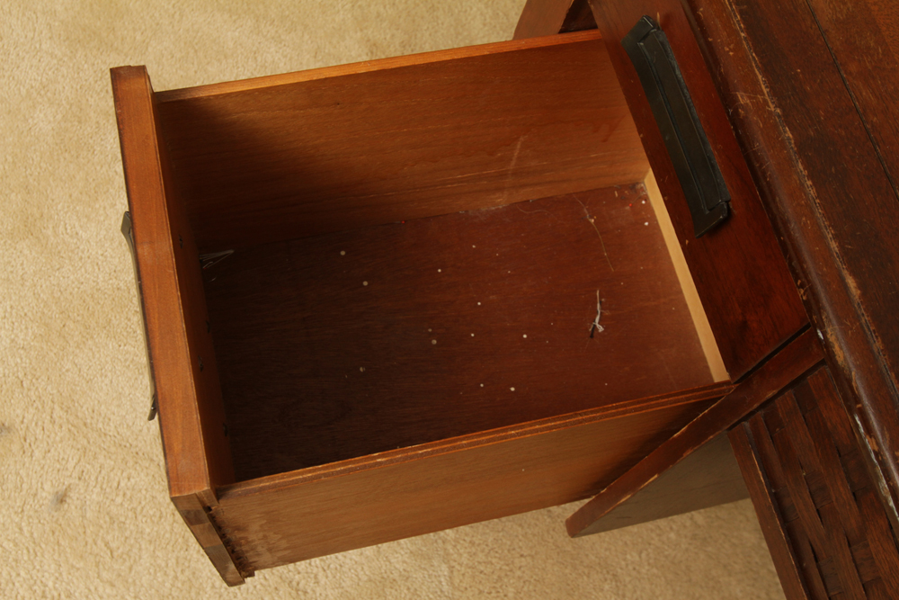 Vintage Elite De Luxe Sewing Machine and Cabinet