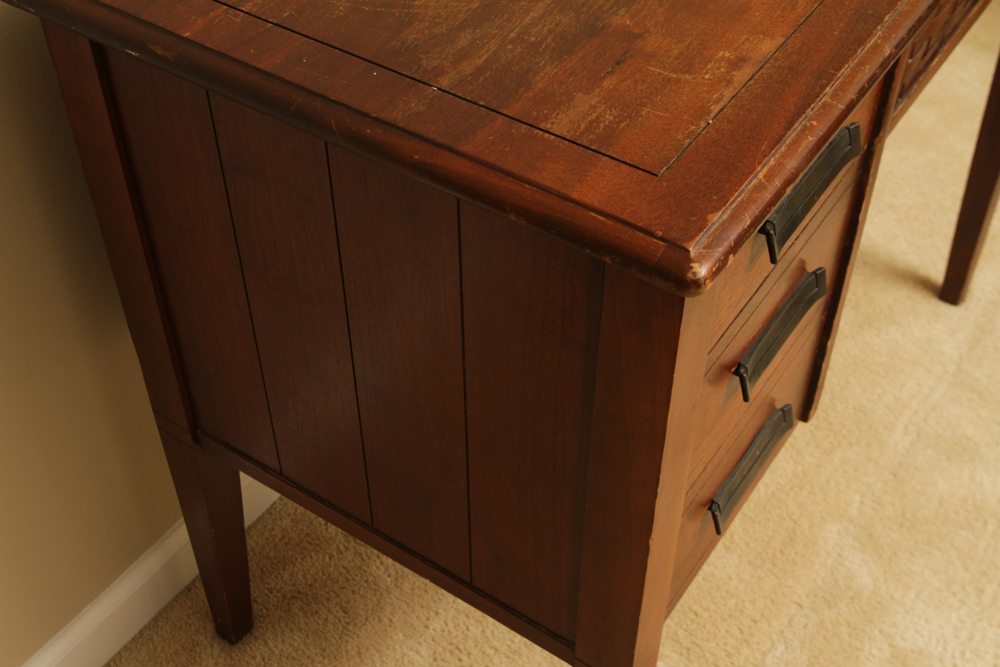 Vintage Elite De Luxe Sewing Machine and Cabinet