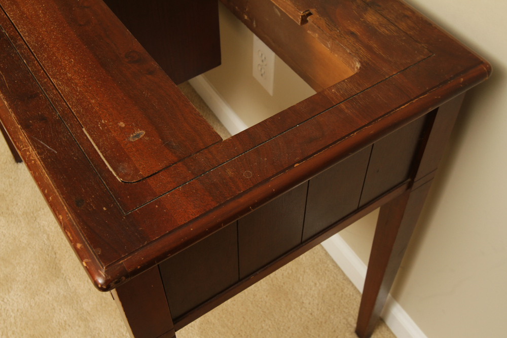 Vintage Elite De Luxe Sewing Machine and Cabinet