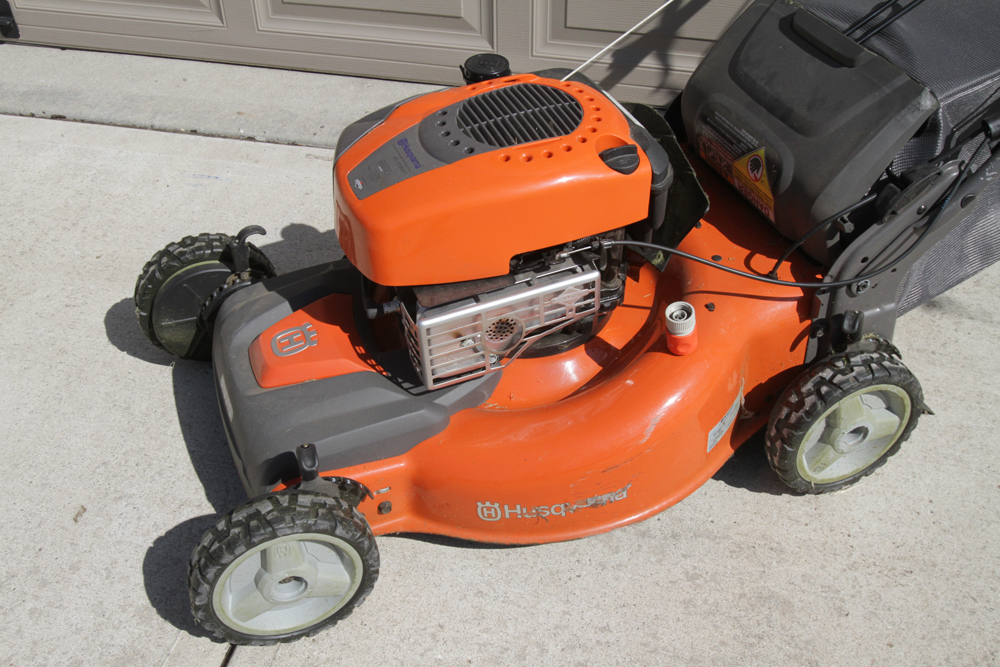 Husqvarna AWD Lawnmower with 725 EX 190cc Briggs & Stratton Motor