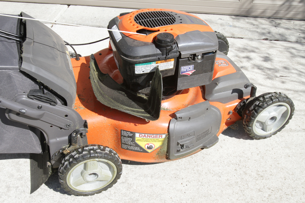 Husqvarna AWD Lawnmower with 725 EX 190cc Briggs & Stratton Motor