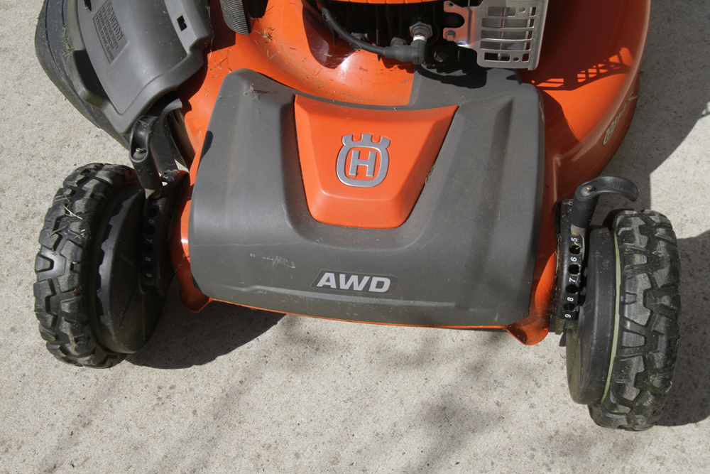 Husqvarna AWD Lawnmower with 725 EX 190cc Briggs & Stratton Motor