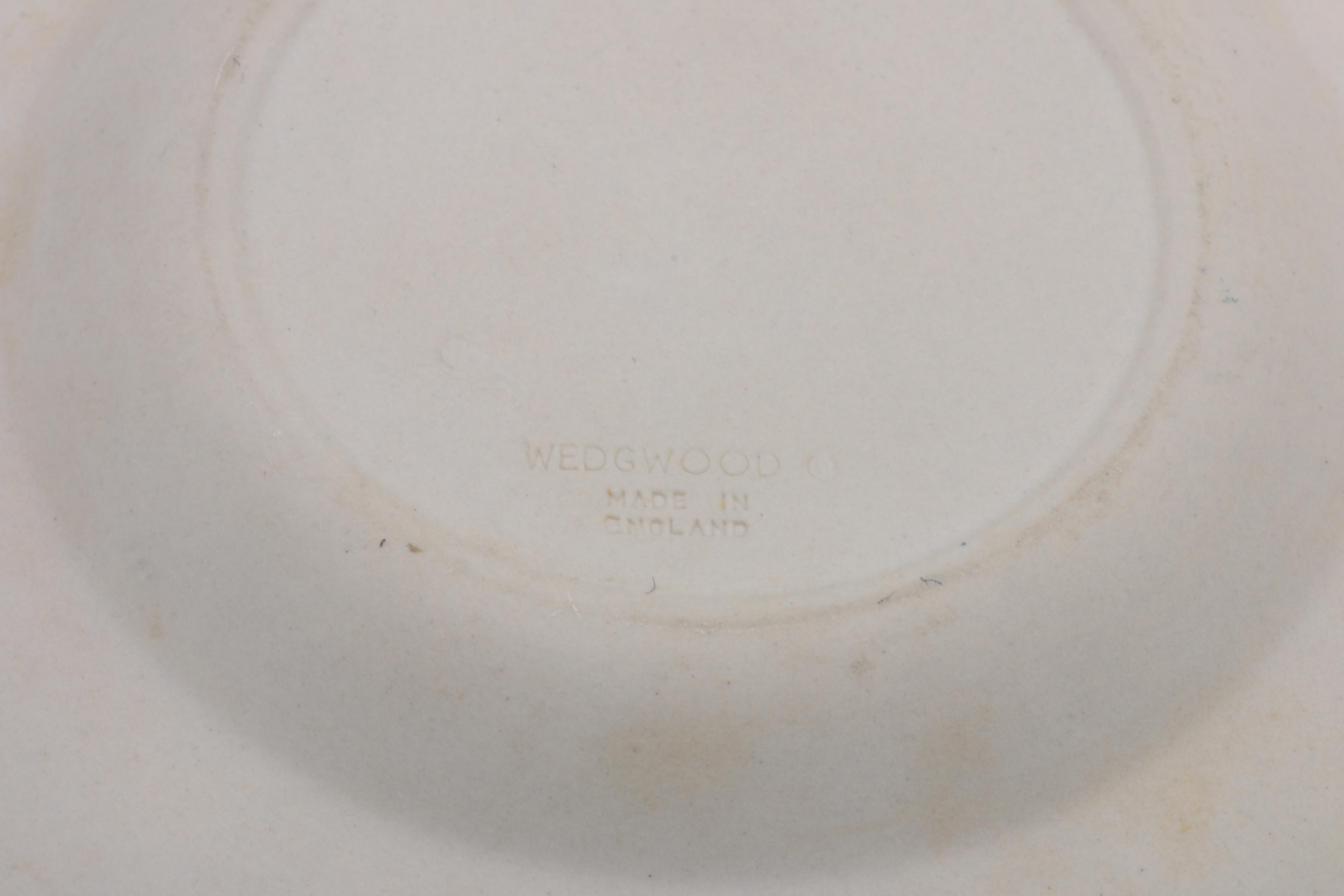 Wedgwood Jasperware Plates and "The Dictionary of Wedgwood" Book