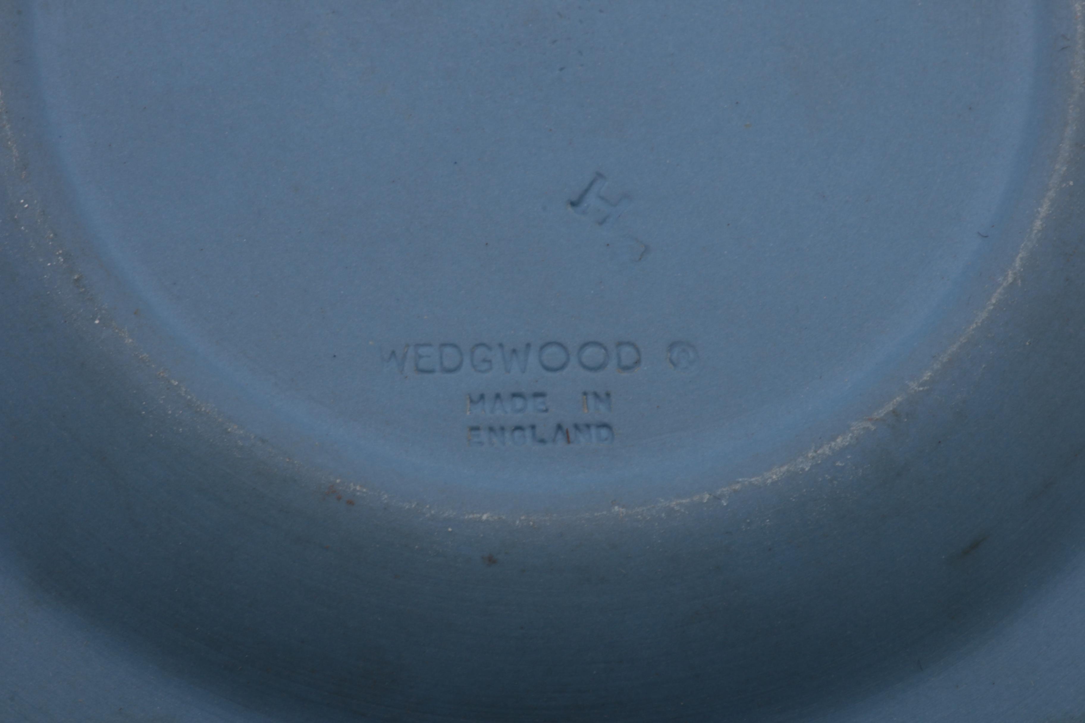 Wedgwood Jasperware Plates and "The Dictionary of Wedgwood" Book